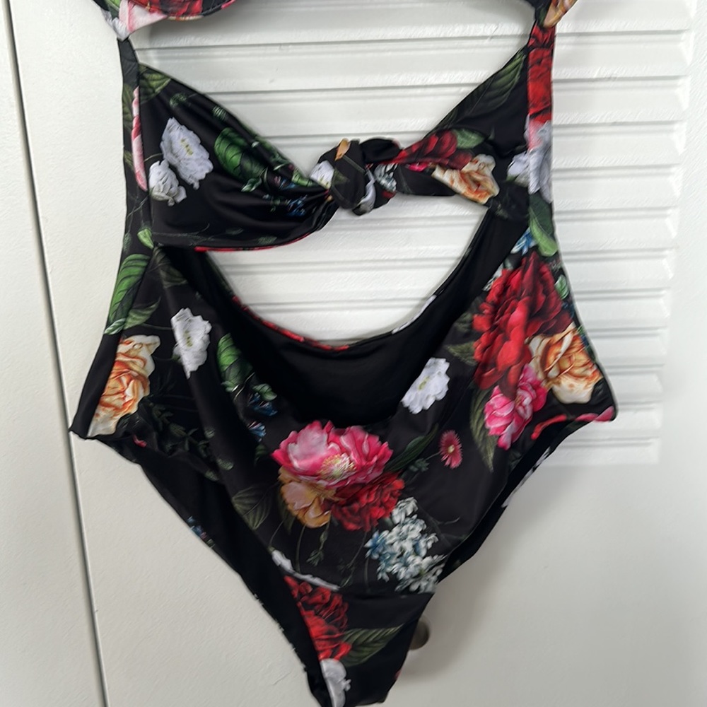 Swimsuit - Picture 3 of 4